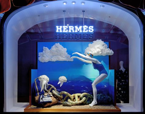 Winter Window Display, Hermes Window, Prague Winter, Summer Window, Window Display Design, Winter Window, Retail Windows, Online Shop Design, Store Windows