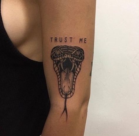 “Trust me” snake tattoo Tattoo Snake, Tattoo Diy, Inspiration Tattoos, E Tattoo, Diy Tattoo, Snake Tattoo, Dope Tattoos, Foot Tattoos, Sleeve Tattoo