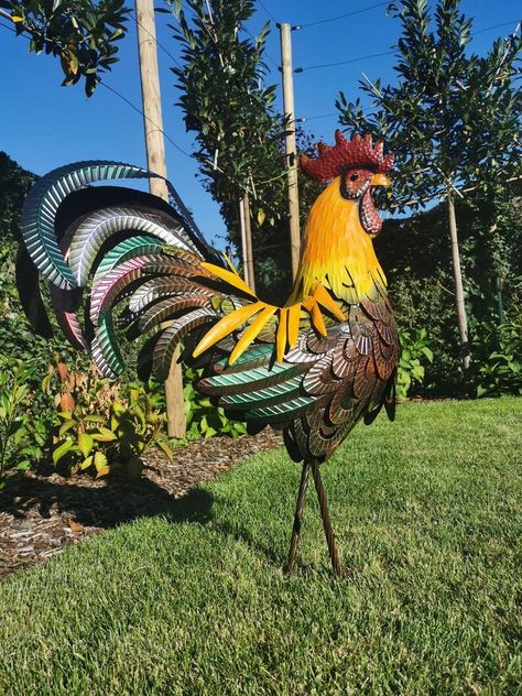 Rooster Garden, Rooster Statue, Garden Totem, Metal Rooster, Metal Chicken, Patio Inspiration, Garden Animals, Sculpture Metal, Outdoor Statues