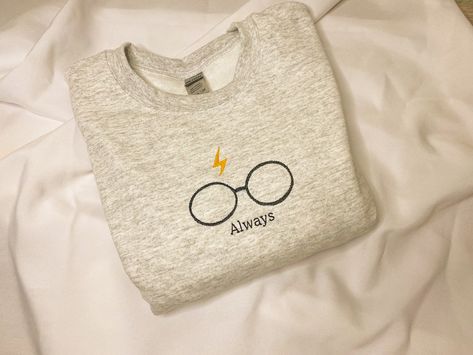 Embroidery Sweatshirt Disney, Embroidery Harry Potter, Embroidered Harry Potter, Harry Potter Hoodie Ideas, Embroidery Designs Harry Potter, Harry Potter Embroidered Crewneck, Harry Potter Embroidery, Machine Embroidery Harry Potter, Shirt Reference