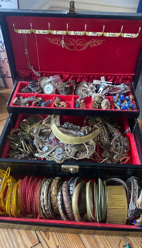 Messy Jewelry Box Aesthetic, Jewelry Box Aesthetic, Messy Jewelry, Digital Lookbook, Box Aesthetic, Aesthetic Memes, Antique Jewelry Box, Sacred Places, Abayas Fashion