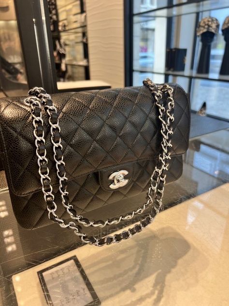 Channel Purse, Lux Lifestyle, Chanel Girl, Designer Essentials, Lirika Matoshi, Chanel Classic Flap Bag, Luxury Bags Collection, Handbag Essentials, Classic Flap Bag