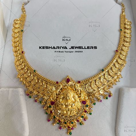 Latest Gold Necklace Designs In 30 Grams, 30 Grams Necklace Designs, Storm Movie, Kasula Peru, Vanki Designs Jewellery, Golden Necklaces, Big Earrings Gold, Brocade Blouse Designs, Simple Necklace Designs