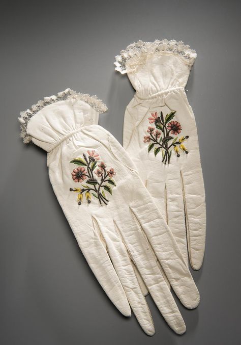 1800s Fashion Aesthetic, Regency Gloves, Masquerade Aesthetic, Loungewear Brand, Victorian Gloves, Fancy Gloves, 1830s Fashion, Vintage Gloves, Couture Designers