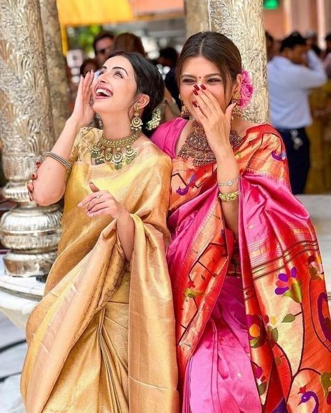 South Indian Wedding Outfits Sisters, South Indian Bridesmaids Outfits, Indian Wedding Outfits Sisters, South Indian Bridesmaids, Indian Bridal Looks, Wedding Kerala, Brother Wedding, Brides Sister, Sisters Photoshoot Poses