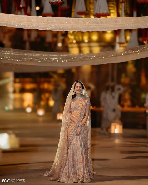 Radhika Merchant Saree, Ivory Sherwani Grooms, Ambani Wedding Outfit, Engagement Saree Look, Tarun Tahiliani Saree, Desi Bridal Makeup, Tarun Tahiliani Bridal, Ivory Sherwani, Engagement Looks