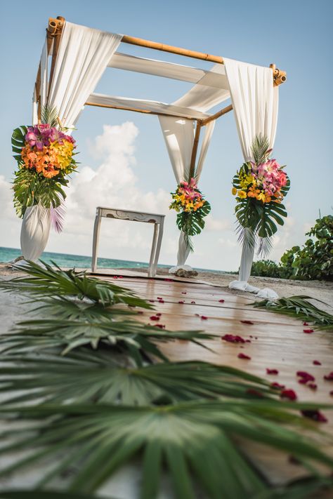 Beach Wedding Aisle, Hawaiian Wedding Themes, Wedding Aisle Decoration, Beach Wedding Aisles, Tropical Wedding Theme, Beach Wedding Ceremony, Tropical Wedding Decor, Tropical Wedding Inspiration, Dream Beach Wedding