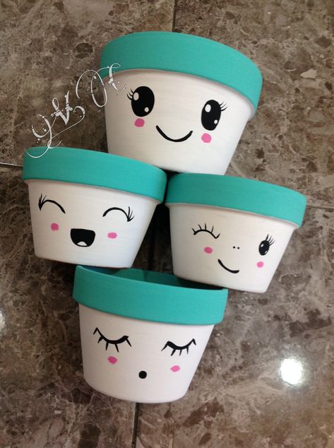 Painted Flower Pot Faces, Painting On Small Pots, Terracotta Pot Crafts For Kids, Pot Painting Ideas Simple, Painted Plant Pots Terra Cotta, Kulhad Art, Small Pot Painting Ideas, Kulhad Painting, Decorated Pots