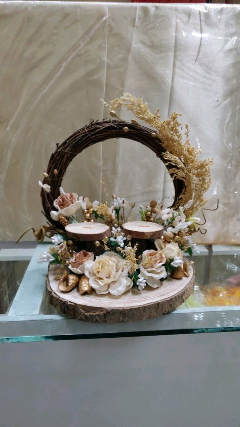 Engagement Ring Tray Decoration Ideas Indian Weddings, Ring Tray Engagement Indian, Ring Platter Engagement Indian, Wedding Trays Decoration Indian, Engagement Plate Decoration Indian, Ring Platter Ideas, Wedding Ring Platter, Wedding Ring Holders, Chhab Decoration