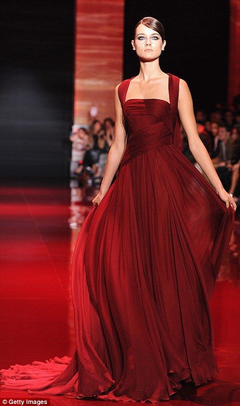 Ladies in red: Saab loves a rich crimson and used it to make a number of gowns, including this elegant sequinned frock (left) and a draped number (right) Elie Saab Couture, Couture Mode, فستان سهرة, Beauty Dress, Beauty And Fashion, Gorgeous Gowns, Elie Saab, Beautiful Gowns, Fancy Dresses