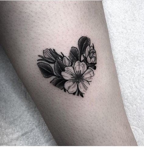 Inner Wrist Tattoo Cover Up Ideas, Elegant Cover Up Tattoos, Small Cover Up Tattoo Ideas For Women, Cover Up Tattoo Ideas Female For Women, Dark Coverup Tattoo Ideas, Tatuajes Cover Up, Name Cover Up Tattoos For Women, Small Infinity Tattoos, Cathedral Tattoo