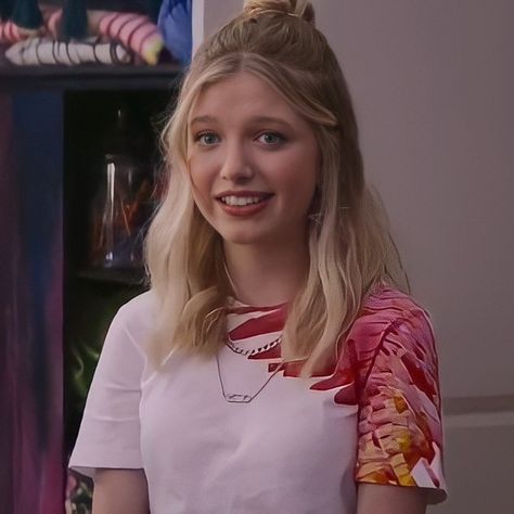 Stacy Babysitters Club, Stacy Mcgill Outfits, Babysitters Club Stacey, Stacy Mcgill, Stacey Mcgill, Shay Rudolph, Angelina Danilova, Babysitters Club, The Babysitter