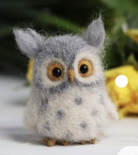 Needle Felted Cute Animals, Felt Needle Animals, Needle Felted Owl Tutorial How To Make, Winter Needle Felting, Owl Needle Felting, Needle Felt Elephant, Needle Felted Hedgehog, Needle Felt Owl, Easter Needle Felting