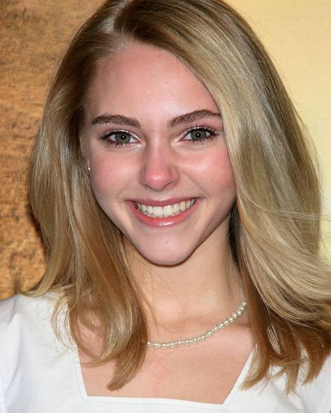 Anna Sophia Robb, Anna Sophia, Bridge To Terabithia, Soul Surfer, Annasophia Robb, Cinema Movie, Harry Potter Cast, Cinema Movies, Chocolate Factory