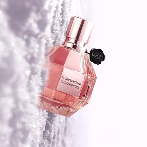 Viktor&Rolf Fragrances on Instagram: “The power of flowers is floating in the freezy winter air. Fall for Flowerbomb. ❄️ ⠀⠀⠀⠀⠀⠀⠀⠀⠀⠀ #flowerbomb #viktorandrolf…” Flowerbomb Nectar, Victor And Rolf, Xmas 2024, Winter Air, Color Me Beautiful, Street New York, Flower Bomb, Viktor Rolf, Viktor & Rolf