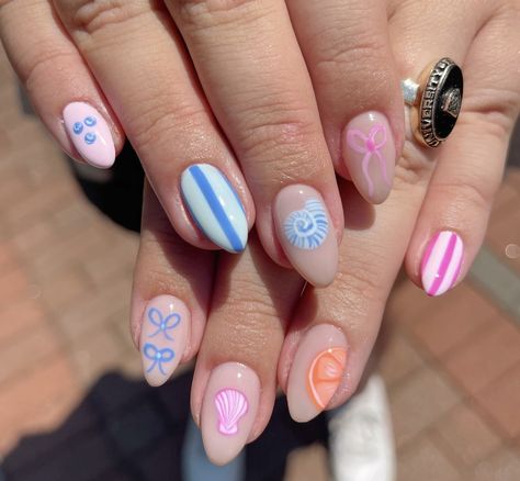 Bee Nail Designs, Shell Nail Art, Nails Fruit, Shell Nails, Seashell Nails, Teen Nails, Fruit Designs, Beachy Nails, Hello Nails