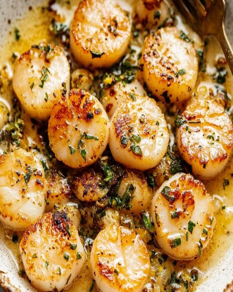 Sea Scallops Recipe - Easy Pan-Seared with Butter Sauce - optimal recipes Sea Scallop Recipes, Sea Scallops Recipe, Caper Berry, Caper Butter Sauce, Bay Scallop Recipes, Optimal Recipes, Caper Butter, Caper Berries, Scallops Recipe