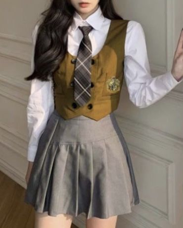 Hufflepuff Outfit Uniform, Hufflepuff Uniform, Harry Potter Uniform, Hufflepuff Outfit, Hogwarts Uniform, Hogwarts Outfits, School Uniform Fashion, School Uniform Outfits, Harry Potter Hufflepuff