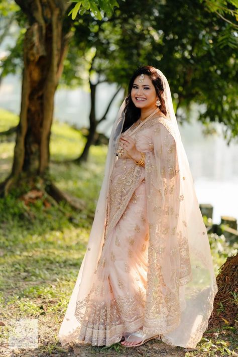 Bangladeshi Wedding Dress, Akdh Outfit Bride, Shadhi Dress, Buddhist Bride, Nikkah Saree, Formal Pakistani Dresses, Buddhist Wedding Dress, Roka Outfits, Wedding Reception Outfits