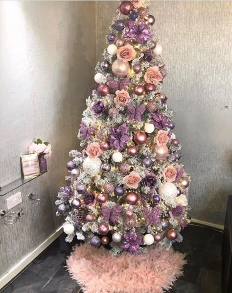 10 Gorgeous Purple Christmas Decorations Pink And Purple Christmas Tree, Purple Christmas Tree Decorations, Purple Ornaments, Purple Christmas Decorations, Tree Rug, Rose Gold Christmas Decorations, Pink Ornaments, Amazing Christmas Trees, Purple Christmas Tree