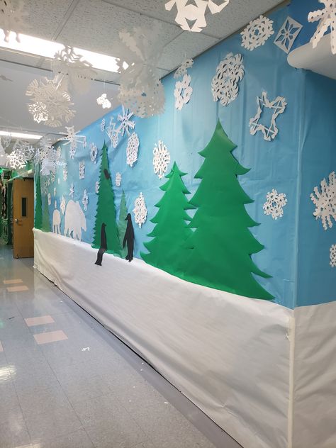 Winter Wonderland Decorations Office, Winter Wonderland Decorations Christmas, School Hallway Decorations, Christmas Library, Christmas Cubicle Decorations, Winter Classroom Decorations, Christmas Hallway, Wonderland Decorations, Vbs Decorations