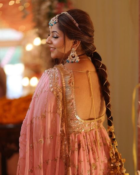 Hair Trend Alert: Braiding Fabrics Are the Talk of the Town! Braid Hairstyle For Bridesmaid, Bridal Braided Hairstyles Indian, Indian Braid Hairstyles, Braid Hairstyles Indian, Bridal Hairstyles Indian Weddings Traditional, Braid Photoshoot, Indian Braids, Lengha Blouse Designs, Bridal Hairstyle Indian Wedding