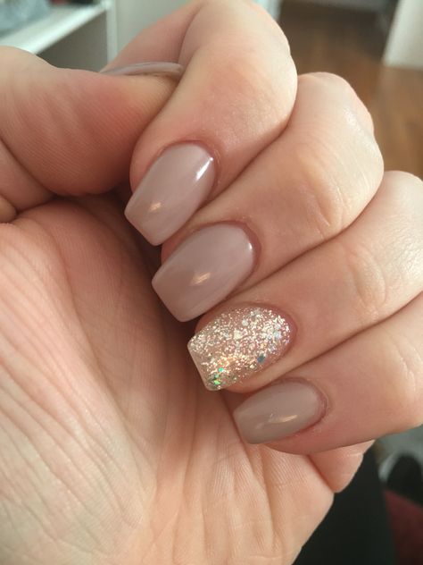 Classy tan/ nude acrylic nails with silver accent nail- so pretty! Nagel Stamping, Pretty Nail Designs, Fall Acrylic Nails, Neutral Nails, Dipped Nails, Prom Nails, Glitter Nail Art, Accent Nails, Short Acrylic Nails