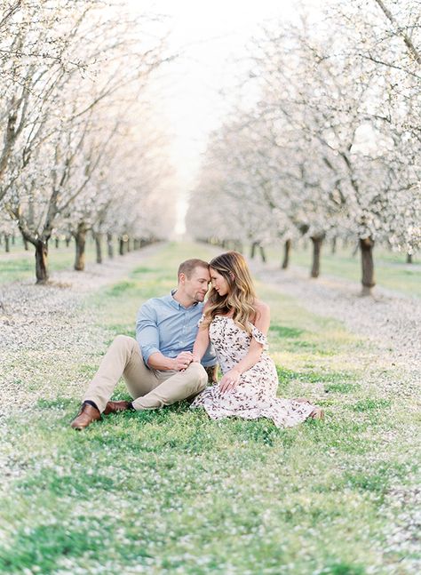 Springtime Engagement Photos in an Almond Orchard Orchard Photography, Almond Orchard, Engagement Photos Outfits, Couple Sitting, Spring Engagement Photos, Outfits Wedding, Photos Poses, Couple Style, Pose Idea