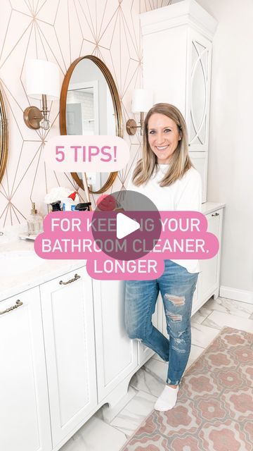 Jill Koch 🩷 Easy Cleaning, Home & Organizing Hacks on Instagram: "Cleaning hacks that become habits! Try incorporating these cleaning tips into your daily routine to keep your bathroom cleaner longer! ⠀ 🩷 Comment “BATH” for a list of the items used to make bathroom cleaning easy. ⠀ ✨ You can also find them at the link in my profile, my March highlight or my blog. ⠀ 🫧 For the DIY shower spray: - 1 cup of distilled water - 1/4 cup rubbing alcohol - 1/4 cup peroxide Spray all over the shower after use. No need to rinse. ⠀ #bathroomcleaning #cleaningmotivation #cleaninghacks #cleaninghack #cleaninghouse #cleaningroutine #homecleaning" Peroxide Cleaner Diy, Shower Cleaning Hacks, Cleaning Fun, Cleaning Home, Shower Spray, Bathroom Hacks, Clean Bathtub, Home Organizing, How To Clean Mirrors