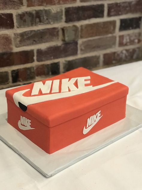 Nike Treat Boxes, Nike Shoe Cake Ideas, Nike Box Cake, Nike Birthday Cake, Nike Shoes Cake Design, Nike Shoe Box Cake, Nike Birthday, Nike Cake, Jordan Cake