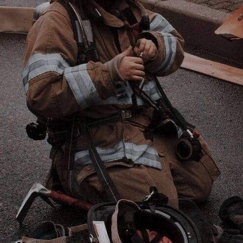 Firefighter Images, Girl Firefighter, Firefighter Pictures, Firefighter Emt, Female Firefighter, Female Fighter, Future Jobs, Fire Service, Aesthetic Women