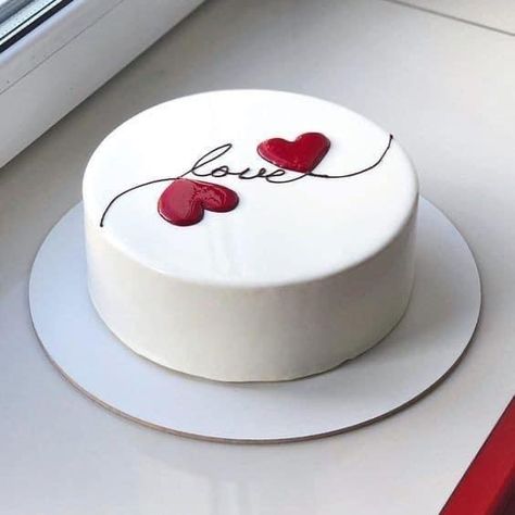 Love Cake Design Heart, Mini Cake Love, Simple Anniversary Cakes, Valentines Cakes And Cupcakes, Heart Cake Decoration, Cake For Boyfriend, Small Birthday Cakes, Heart Shaped Cake, Cake For Husband