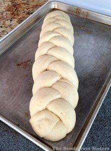 Challah Shapes, Braided Sweet Bread, Easter Breads, Rosh Hashana Recipes, Feast Of Trumpets, Jewish Decor, Sweet Bread Recipe, Biblical Feasts, Coconut Cream Pie Recipes