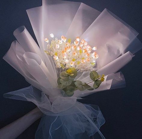 TikTok Trends Glowing Flowers, Wedding Dining, Decorating Bedroom, Friends Diy, Tulip Bouquet, Wallpaper Trends, Flower Letters, Hand Craft, Design Diy