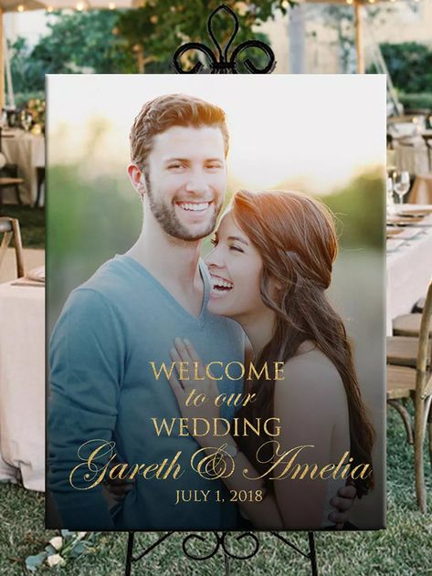 26 Wedding Welcome Signs Perfect for Greeting Guests Signs For Wedding Ceremony, Photo Wedding Sign, Signs For Wedding, Welcome Photos, Wedding Chalkboard Signs, Photo Sign, Sign For Wedding, Welcome Table, Wedding Painting