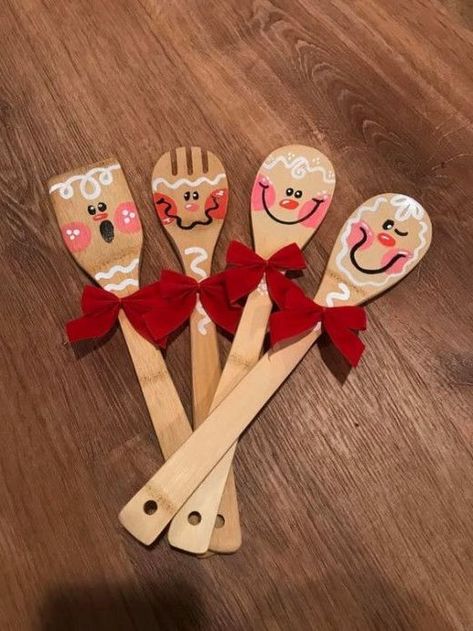 Fun Christmas Crafts For Kids, Wooden Spoon Crafts, Christmas Candy Jars, Diy Christmas Candy, Christmas Spoons, Spoon Crafts, Gingerbread Crafts, Christmas Crafts For Kids To Make, Handmade Christmas Crafts