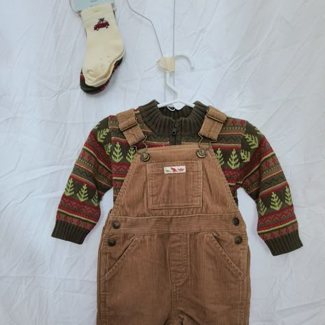 All Items In This Set Are From Gymboree. The Sweater Is Mostly Green And Red Patterns. There Are Two Parks Are Socks And One Has The Same Pattern As The Sweater While The Other Pair Is Cream White With A Car. Lastly, The Overalls Have A Brown Outside With Green On The Inside. The Set Is Made With Mostly Cotton And Is Size 6-12 Months. Baby Boy Fall Outfits 3-6 Months, Granola Baby Aesthetic, Baby Boy Clothes Aesthetic, Aesthetic Baby Clothes, Baby Clothes Aesthetic, Infant Boy Outfits, Hipster Baby Boy, Cozy Baby Room, Cool Baby Clothes