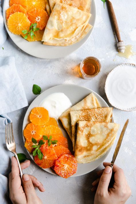 overhead shot of a plate with crepes, citrus slices and yogurt with honey Tasty Pancakes, English Breakfast, Breakfast Time, Brunch Recipes, Food Photo, Food Inspiration, Breakfast Brunch, Love Food, Healthy Breakfast