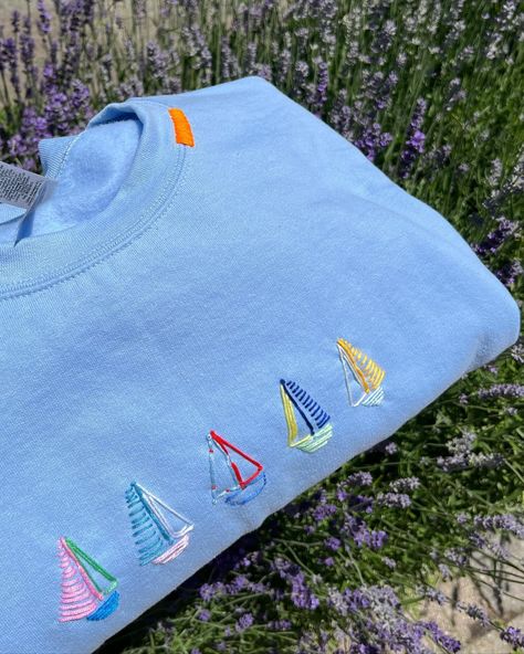 newest edition: sailboats! a fun custom piece for a special someone @haydenbrennen ⛵️🤭🩵🐚🐟🐠 #stitchiesbyag #toronto #custom #handstitched #fyp #pinterest #uniquesweatshirts #customclothing #customdesign #design #clothing #sweatshirt #crewneck #summer #ocean #microinfluencer Patchwork Crewneck Ideas, Freehand Embroidery Ideas, Embording Design, Sailboat Embroidery, Beach Embroidery, Crewneck Embroidery, Clothes Embroidery Diy, Hoodie Diy, Patchwork Sweatshirt