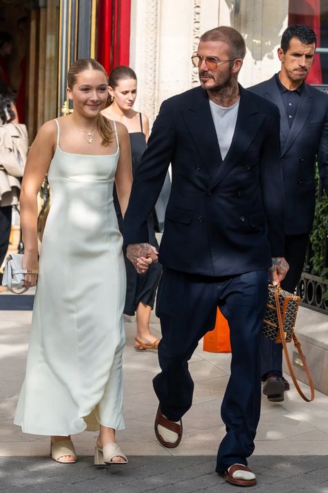 David Beckham Outfit, David Beckham Style Outfits, The Beckham Family, Jennifer Lawrence Style, Posh And Becks, David Beckham Style, Harper Beckham, Beckham Style, Victoria And David