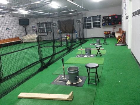 Nice indoor cage at D2 Baseball Academy Indoor Batting Cage, Batting Cage, Backyard Baseball, Softball Training, Baseball Room, Basement Gym, Baseball Pitching, Softball Coach, Batting Cages