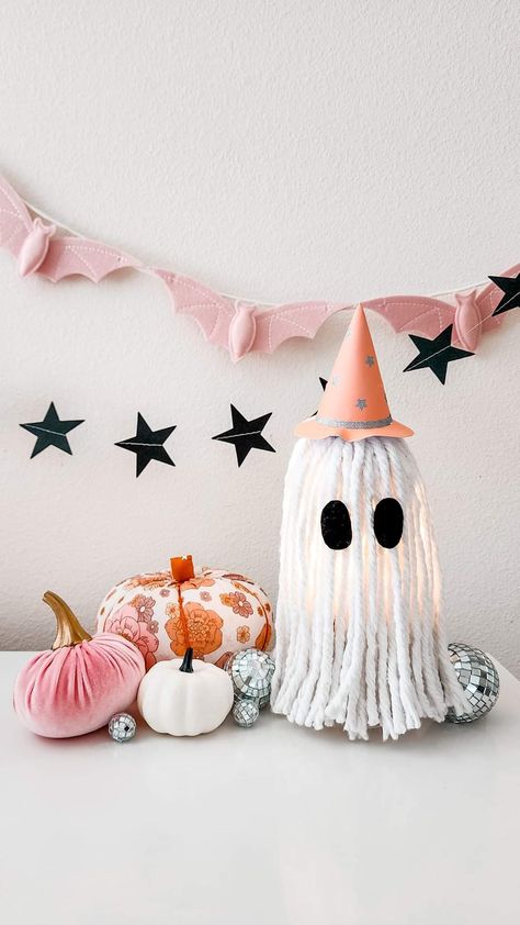 Pink Halloween Diy, Mop Ghost, Cute Halloween Decorations Diy, Dollar Tree Cloche, Happy Booday, Halloween Florals, Felt Halloween Decorations, Bat Garland, Rainbow Lights