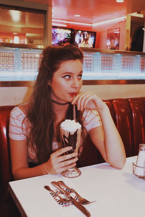 #diner #milkshake #retro #50s #photoshoot #makeup #hairstyles Diner Milkshake, 50s Photoshoot, Easy Diner, Candy Photoshoot, Diner Aesthetic, Retro Photoshoot, 50s Diner, Vintage Diner, Makeup Hairstyles