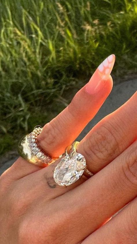 Hailey Baldwin Ring Engagement, Hailey Baldwin Engagement Ring, Moisanette Ring, Haley Bieber Engagement Ring, Hayley Bieber Wedding Ring, Haley Bieber Ring, Emma Mcdonald Ring, Hayley Bieber Engagement Ring, Huge Engagement Ring