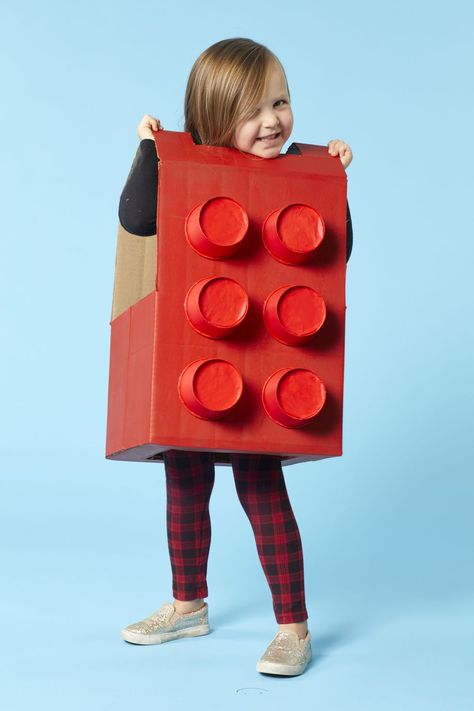 cardboard halloween costumes Diy Halloween Costumes For Adults, Cardboard Box Costume, Quick N Easy Halloween Costumes, Diy Adult Halloween Costumes, Food Halloween Costumes, Halloween Costumes For Adults, Cardboard Costume, Lego Costume, Lego Decorations