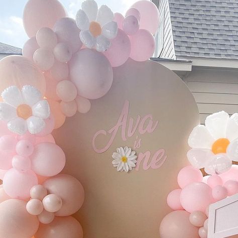 1st Bday Daisy Theme, Daisy Birthday Party Ideas 1st, One Year Old Daisy Party, A Good Daisy To Be One, Daisy First Birthday Backdrop, Daisy First Birthday Theme Backdrop, Daisy Birthday Party Ideas, Daisy Birthday Party, Onederful Birthday