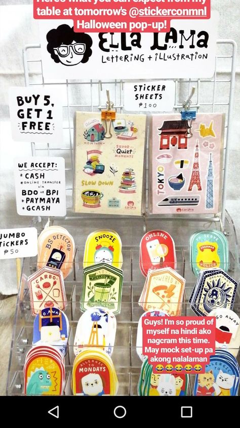 Pop Up Shop Sticker Display Ideas, Craft Show Price Signs, Sticker Booth, Booth Signage Ideas, How To Display Stickers, Vendor Booth Sticker Display, Artist Alley Ideas Products, Art Market Sticker Display, Artist Alley Display Ideas