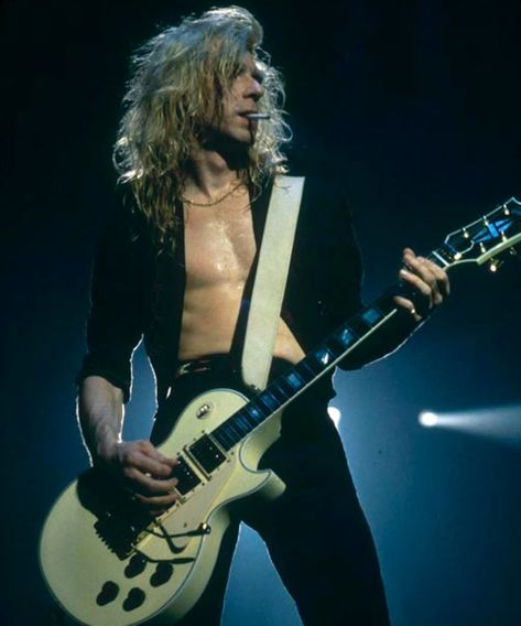 The late Steve Clark, original guitar legend from Def Leppard Steve Clarke, Steve Clark, Steve White, Phil Collen, Rock Photography, Band Photography, Joe Elliott, Best Guitarist, Les Paul Custom