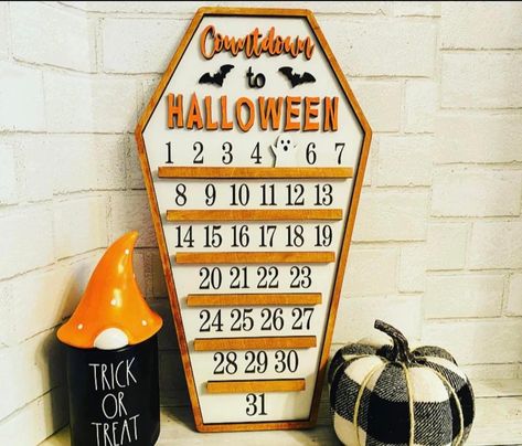 Halloween Countdown Calendar Diy, Countdown Calendar Diy, Halloween Calendar, Countdown To Halloween, Halloween Countdown Calendar, Calendar Advent, Wooden Advent Calendar, Halloween Coffin, Christmas Countdown Calendar