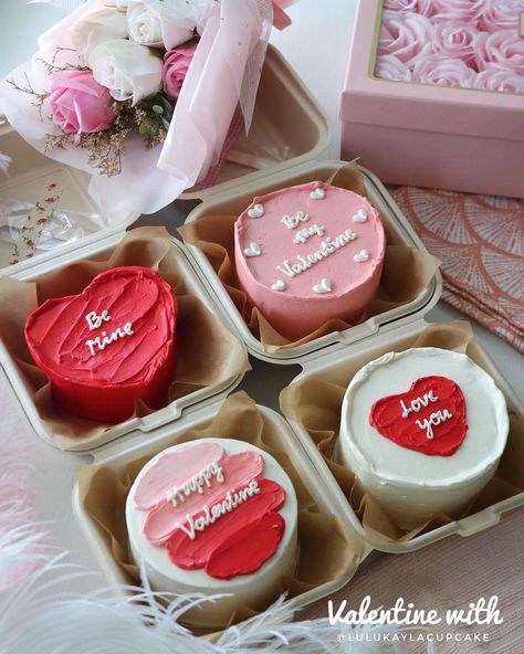 Valentines Bento Cake, Valentines Bento, Mini Valentine Cakes, Valentines Bakery, Valentines Cakes And Cupcakes, Lunch Cake, Valentine Cakes, Valentines Cake, Bento Cakes